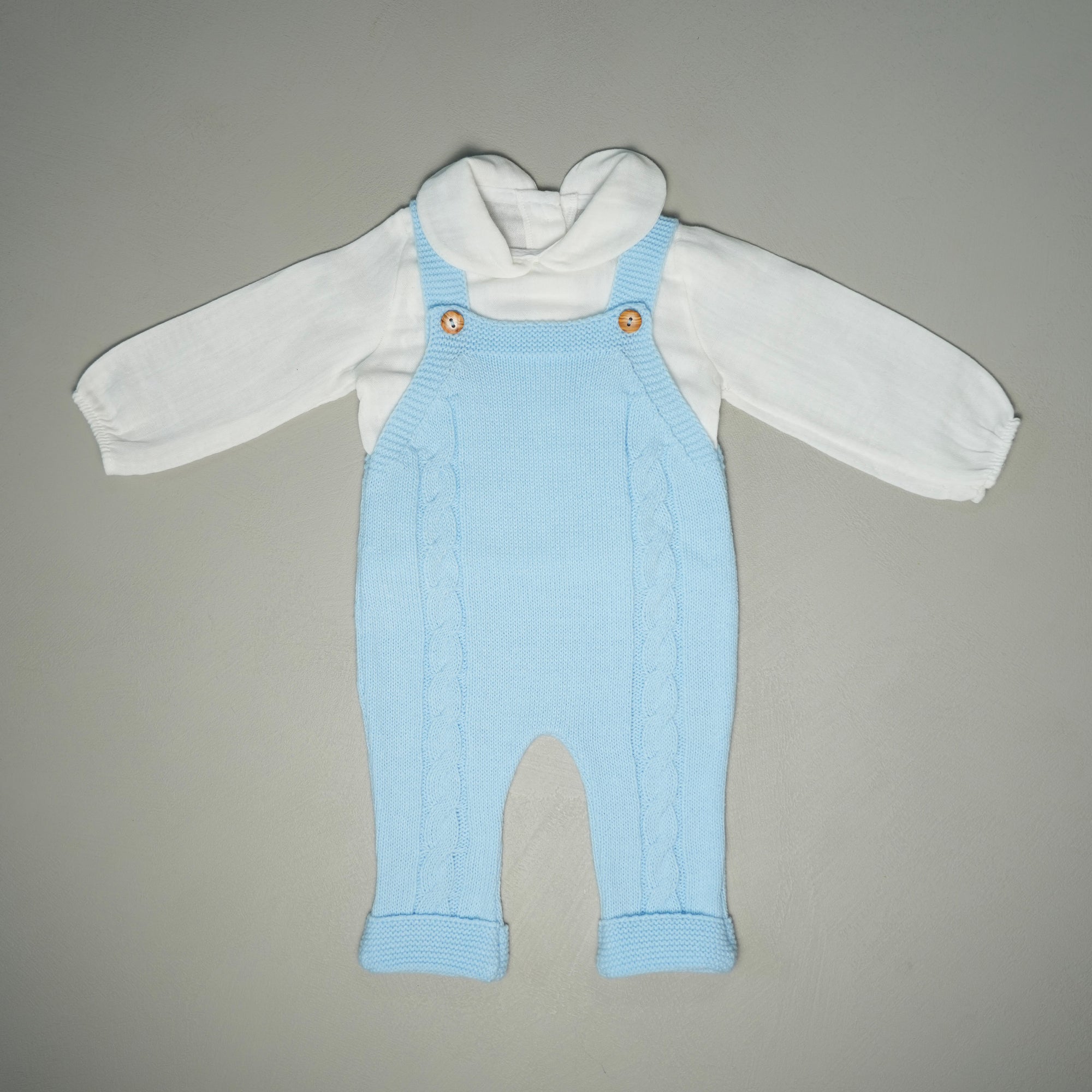 SALOPETTE IN MAGLIA AZZURRA CON CAMICIA