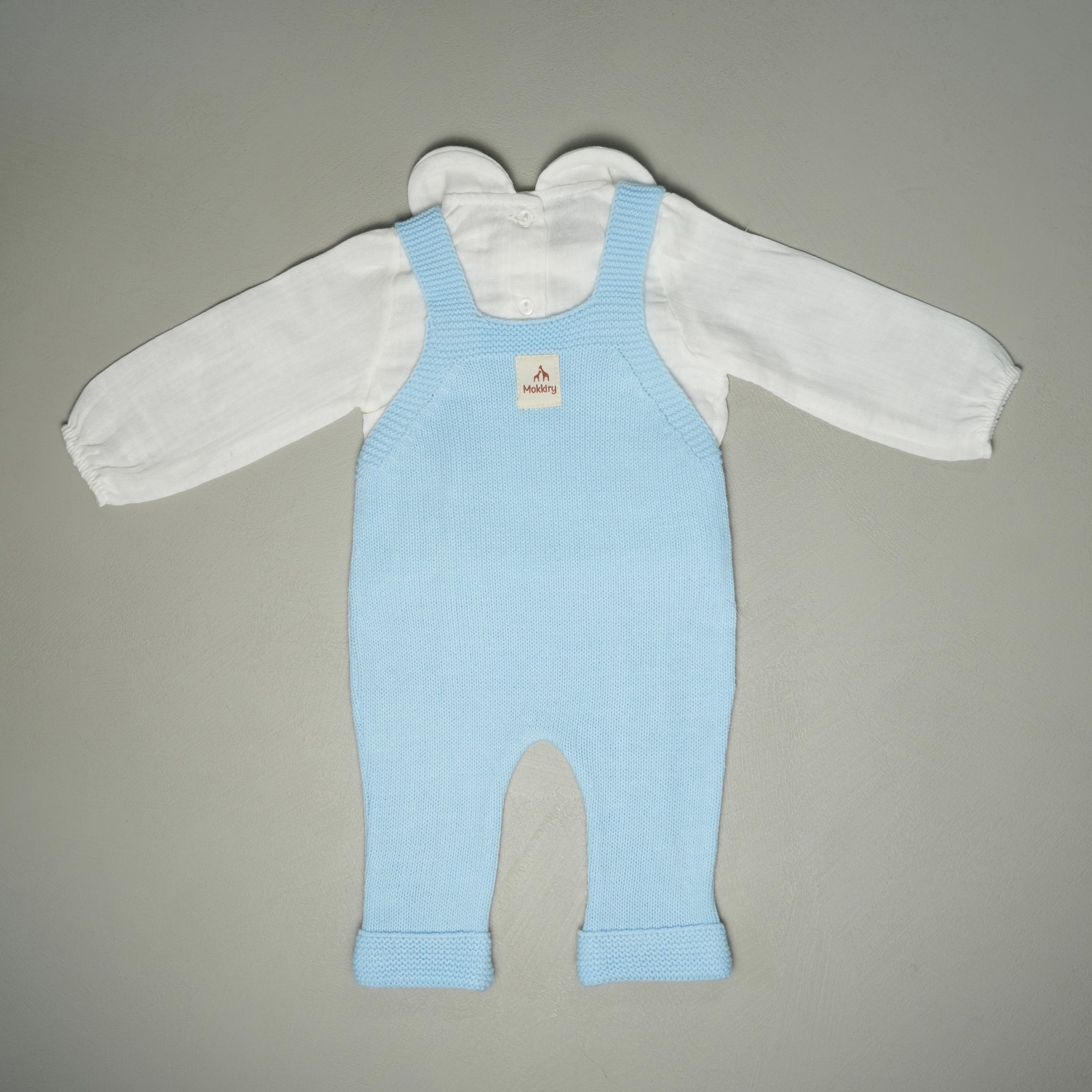 SALOPETTE IN MAGLIA AZZURRA CON CAMICIA