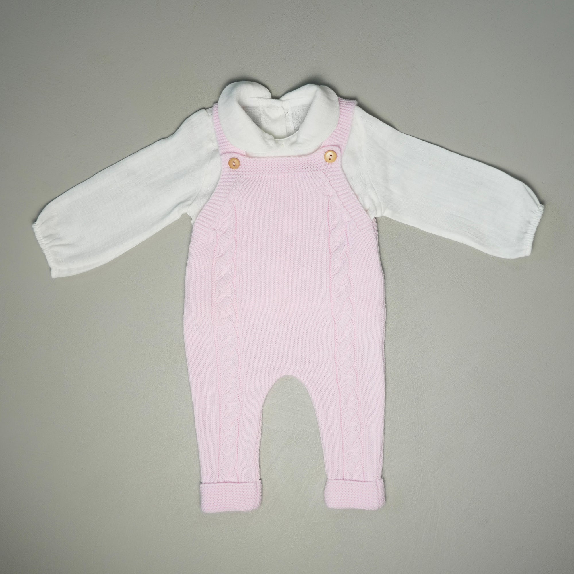 SALOPETTE IN MAGLIA ROSA CON CAMICIA