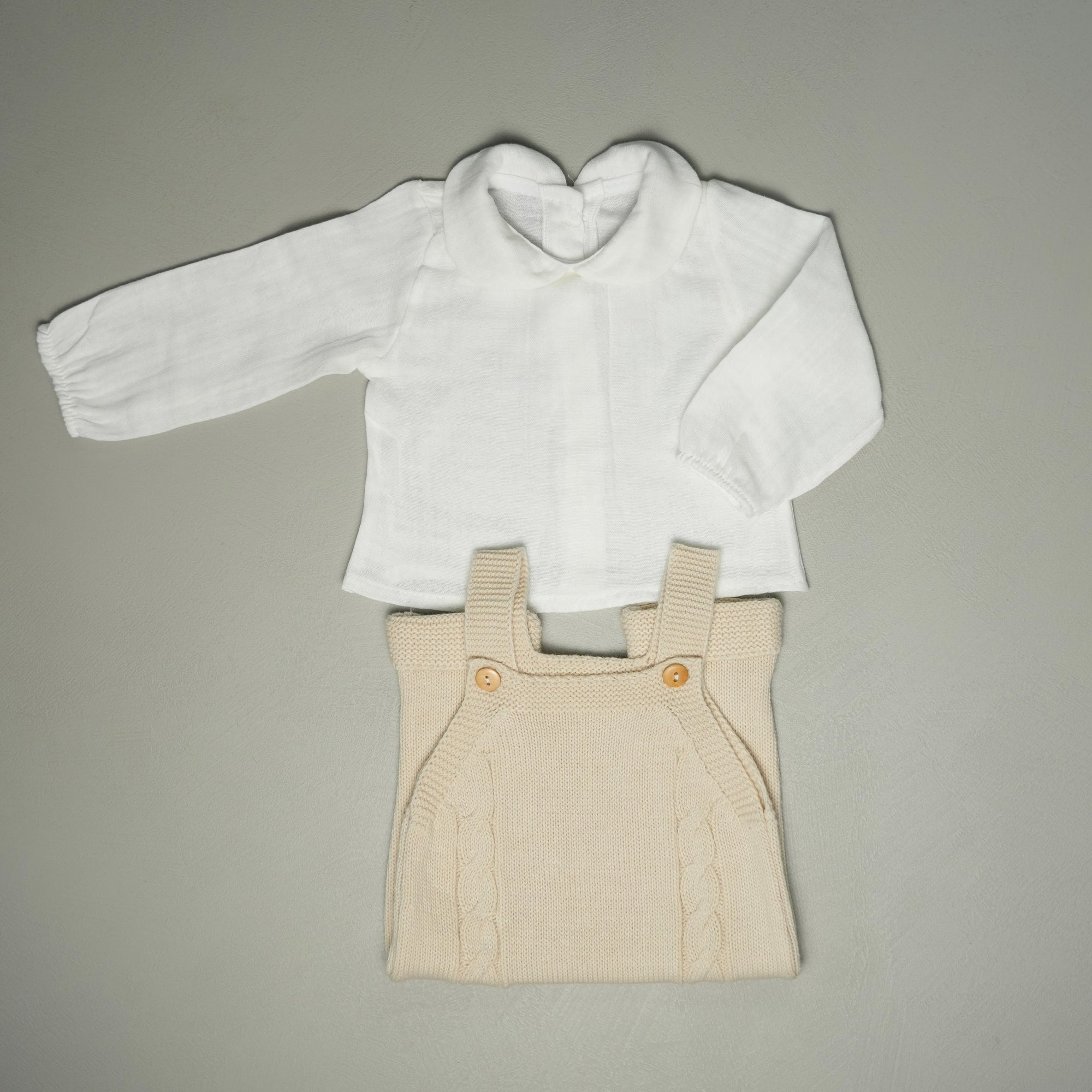 SALOPETTE IN MAGLIA BEIGE CON CAMICIA