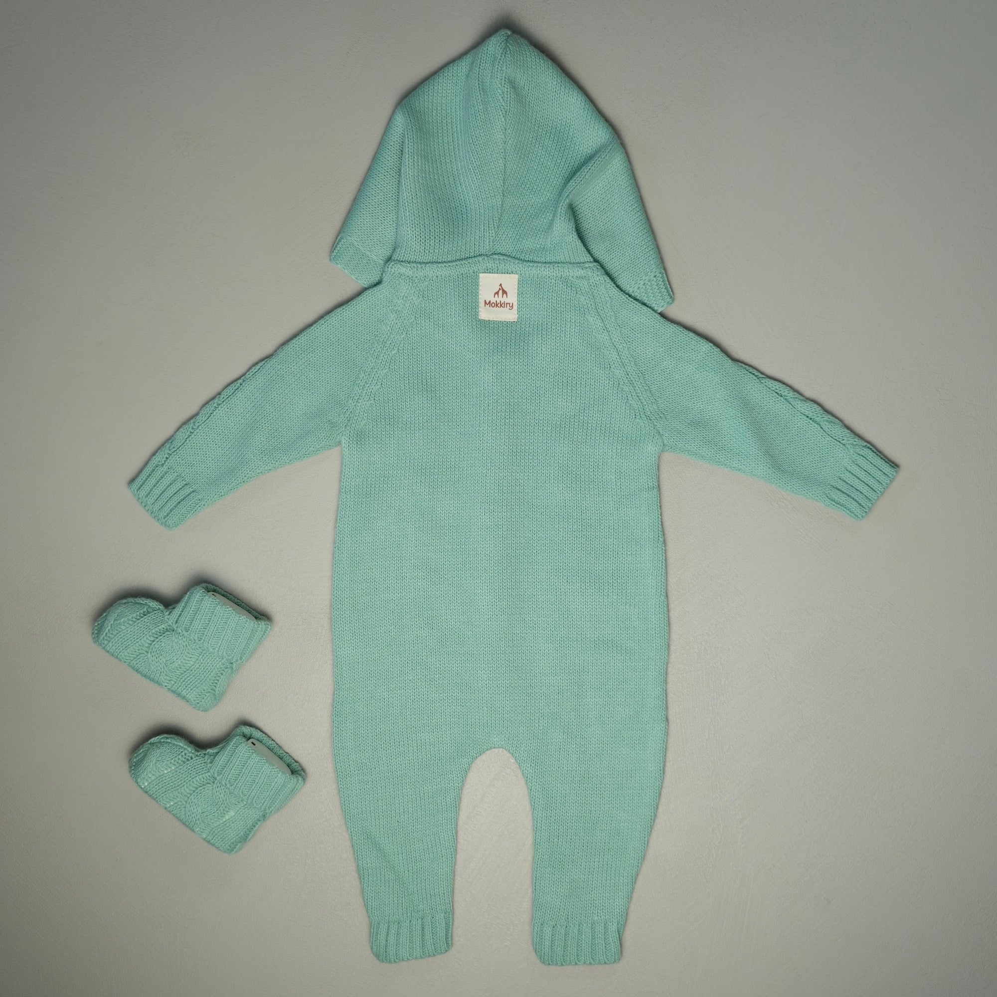 COCCOLA IN MAGLIA VERDE ACQUA CON CAPPUCCIO E BABBUCCE