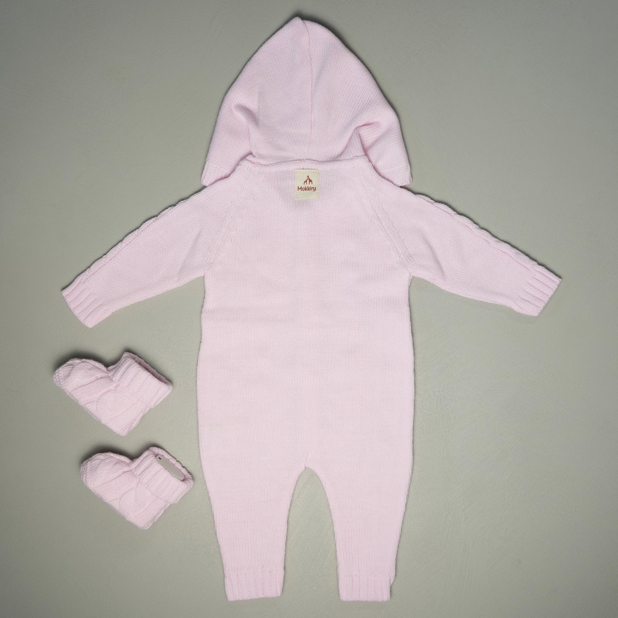 COCCOLA IN MAGLIA CON CAPPUCCIO E BABBUCCE ROSA