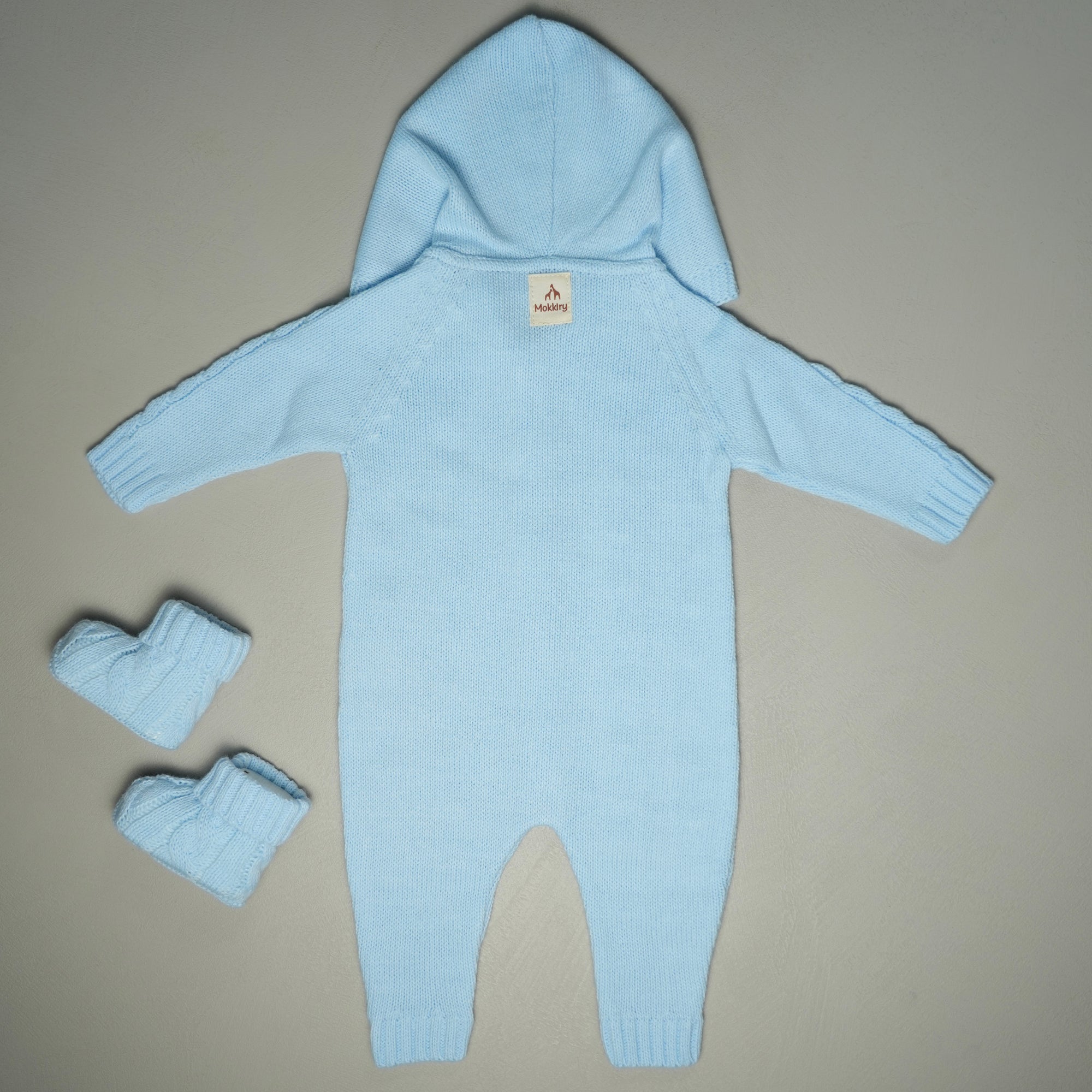 COCCOLA IN MAGLIA CON CAPPUCCIO E BABBUCCE AZZURRA