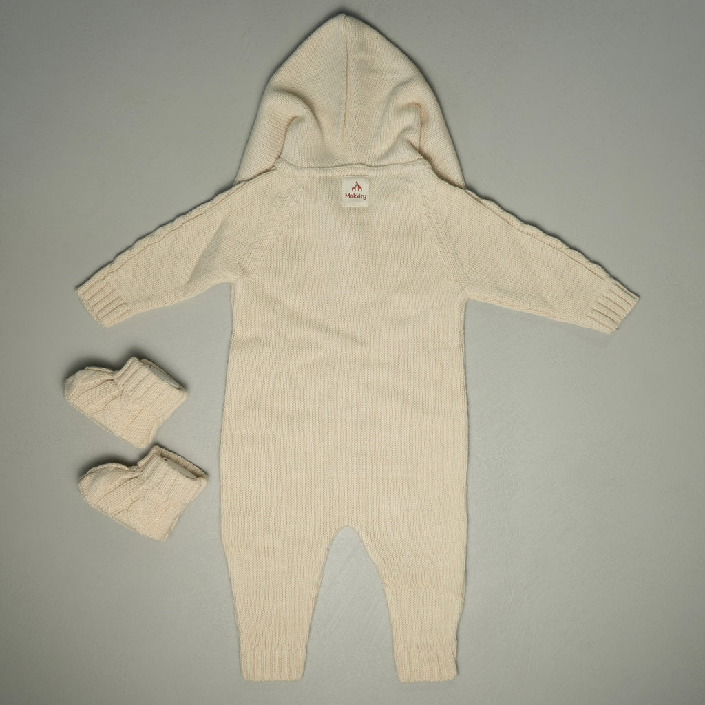 COCCOLA IN MAGLIA CON CAPPUCCIO E BABBUCCE BEIGE