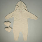 COCCOLA IN MAGLIA CON CAPPUCCIO E BABBUCCE BEIGE