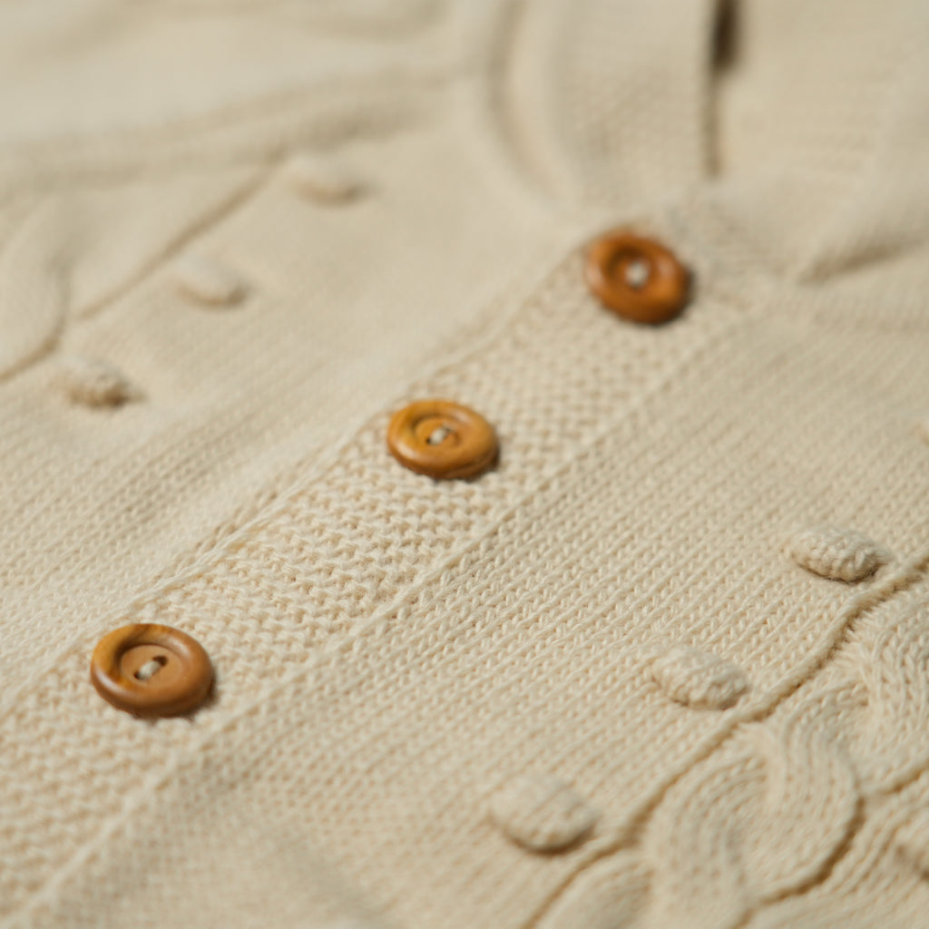 COCCOLA IN MAGLIA CON CAPPUCCIO E BABBUCCE BEIGE