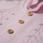 COCCOLA IN MAGLIA CON CAPPUCCIO E BABBUCCE ROSA