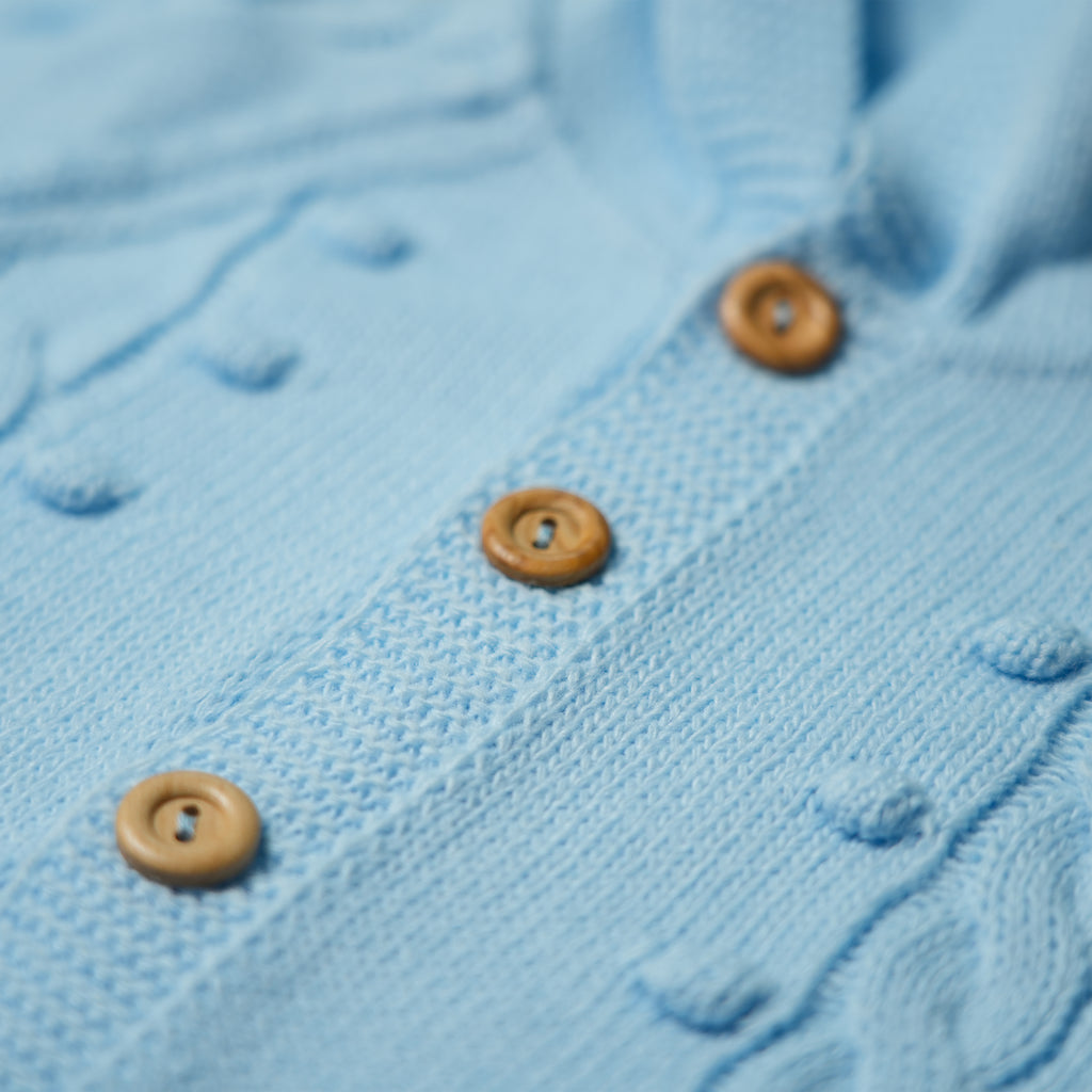 COCCOLA IN MAGLIA CON CAPPUCCIO E BABBUCCE AZZURRA