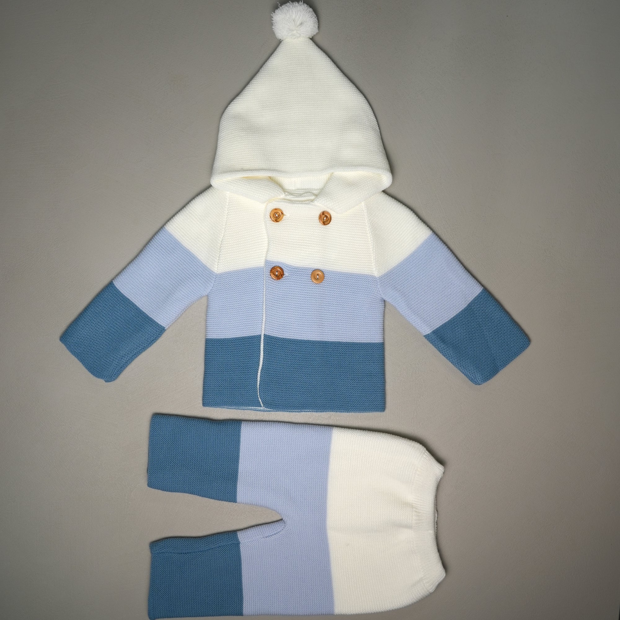 COMPLETINO ABBRACCIO IN MAGLIA AZZURRO E PANNA